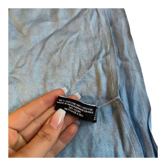 Fringed Jones New York Silky Blue Scarf Shawl Womans Large Wrap 20.25x70.5 - Picture 4 of 6